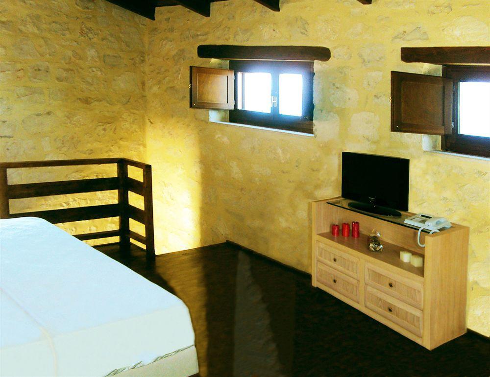 Exensian Villas & Suites Marathias  Exterior photo